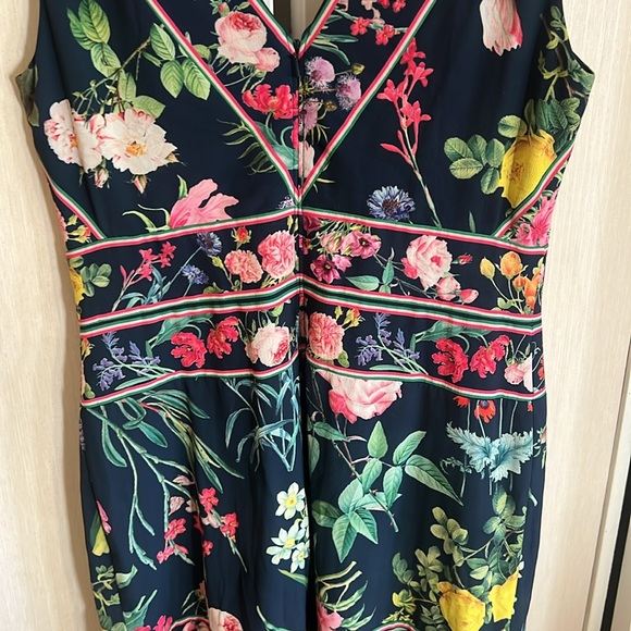Stunning floral Tadashi Soji dress size 6 - Picture 6 of 8